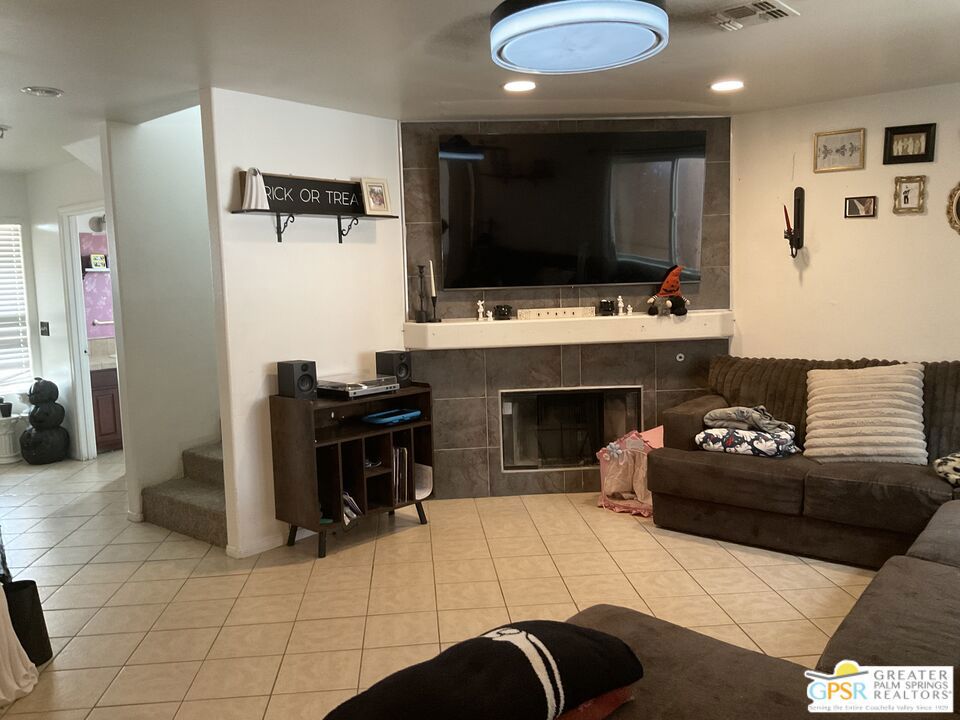 MLS #25608577PS image #2