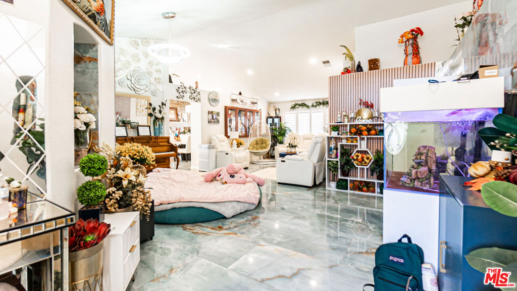 MLS #25611941 image #1