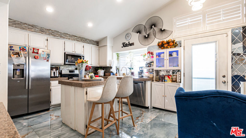 MLS #25611941 image #16