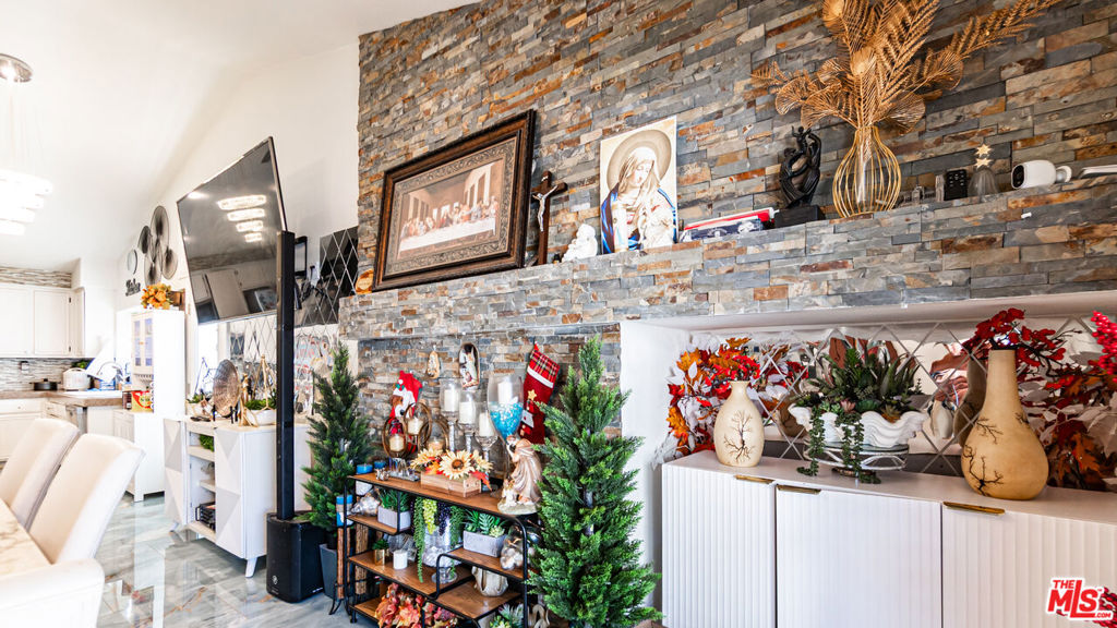 MLS #25611941 image #21