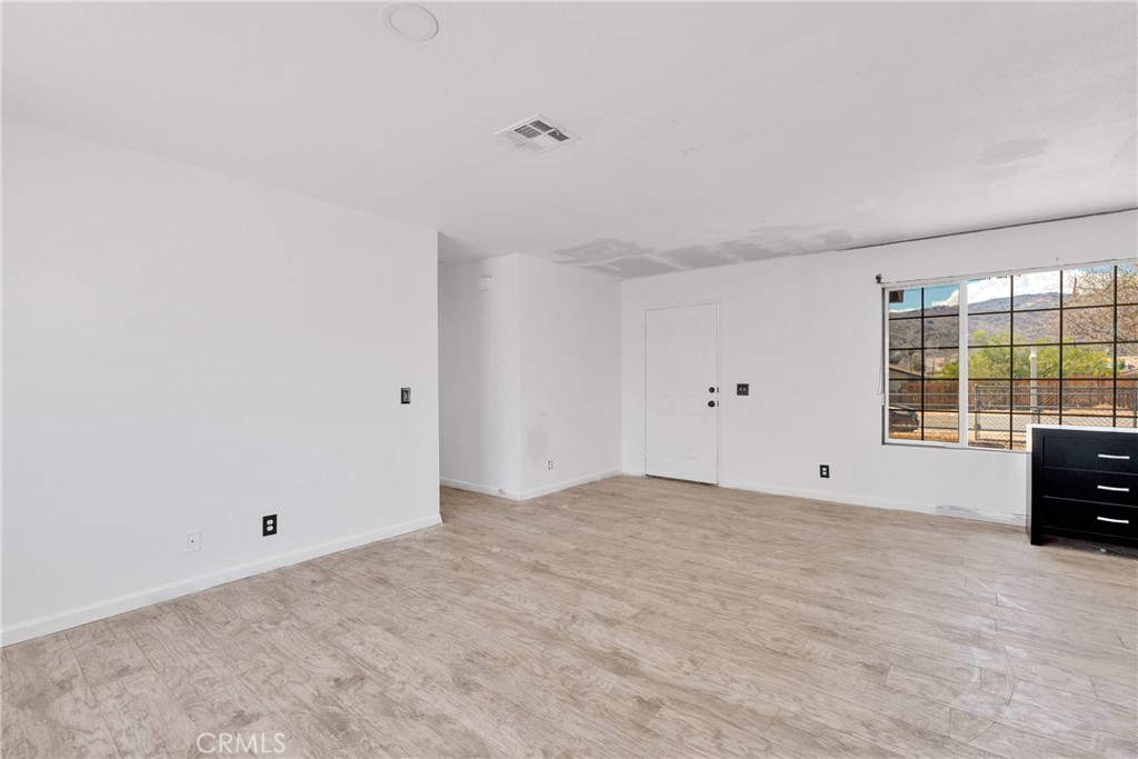 MLS #CV25102464 image #5