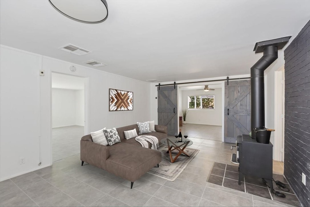 MLS #CV25136045 image #1