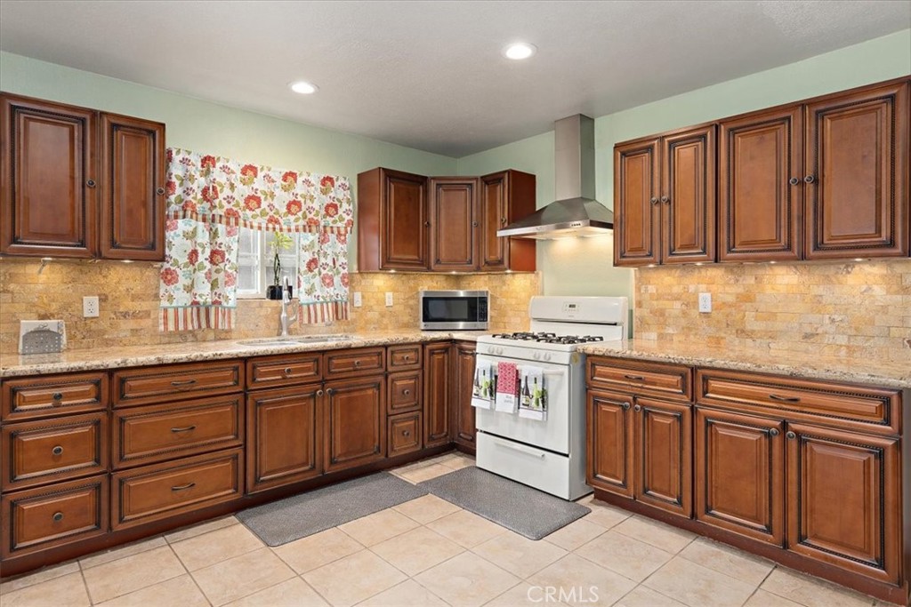 MLS #CV25245152 image #2