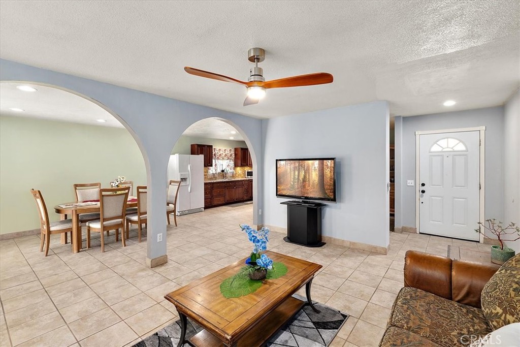 MLS #CV25245152 image #9