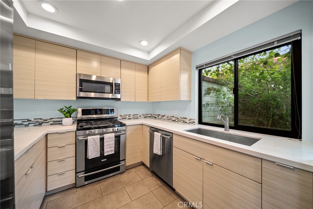 MLS #DW25096192 image #3