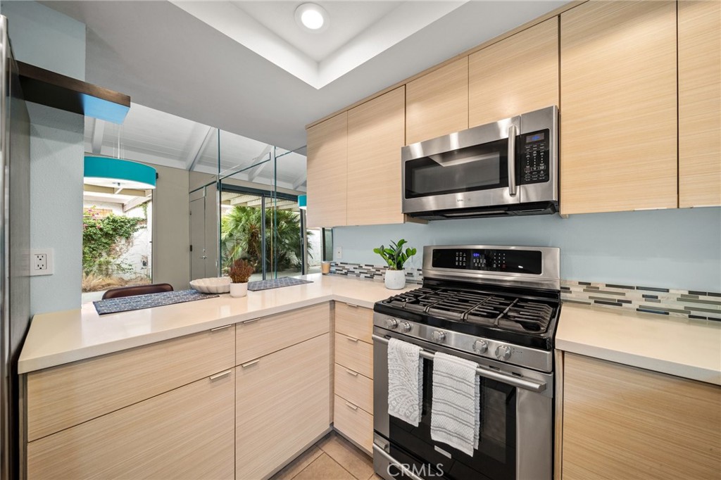 MLS #DW25096192 image #4