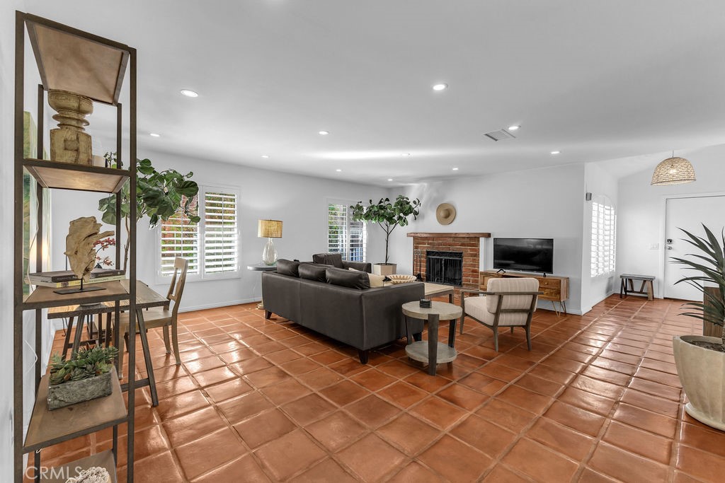 MLS #IG25224988 image #17