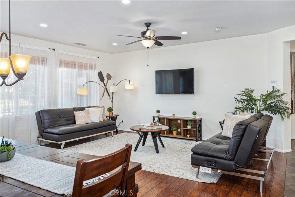 MLS #IV25040718 image #2