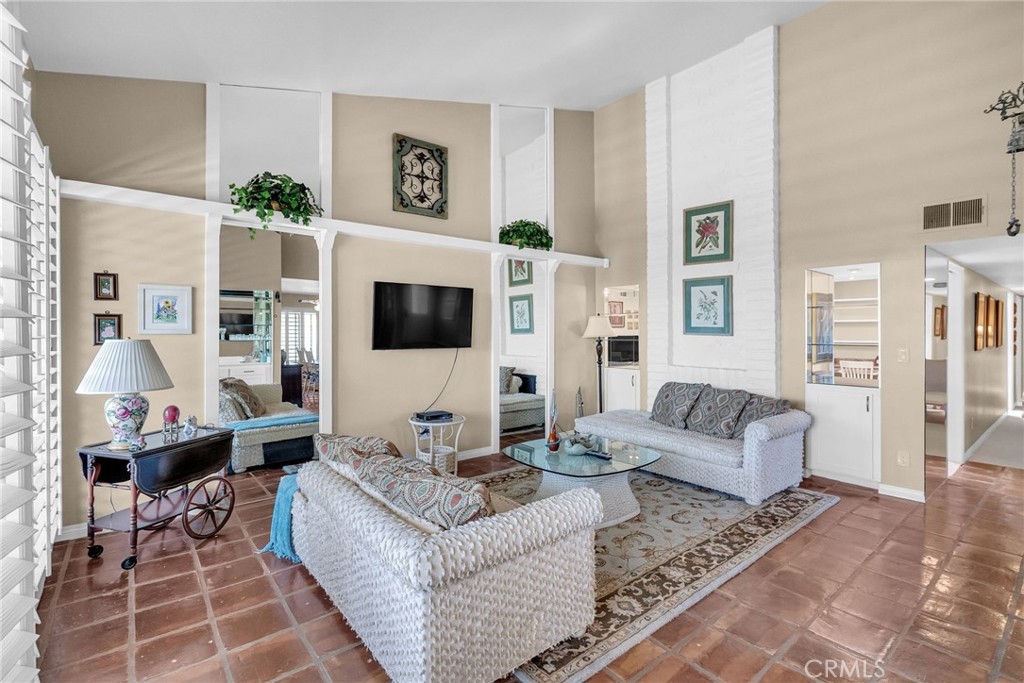 MLS #IV25112124 image #1