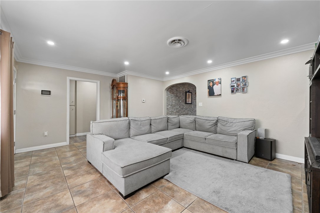 MLS #IV25137439 image #3