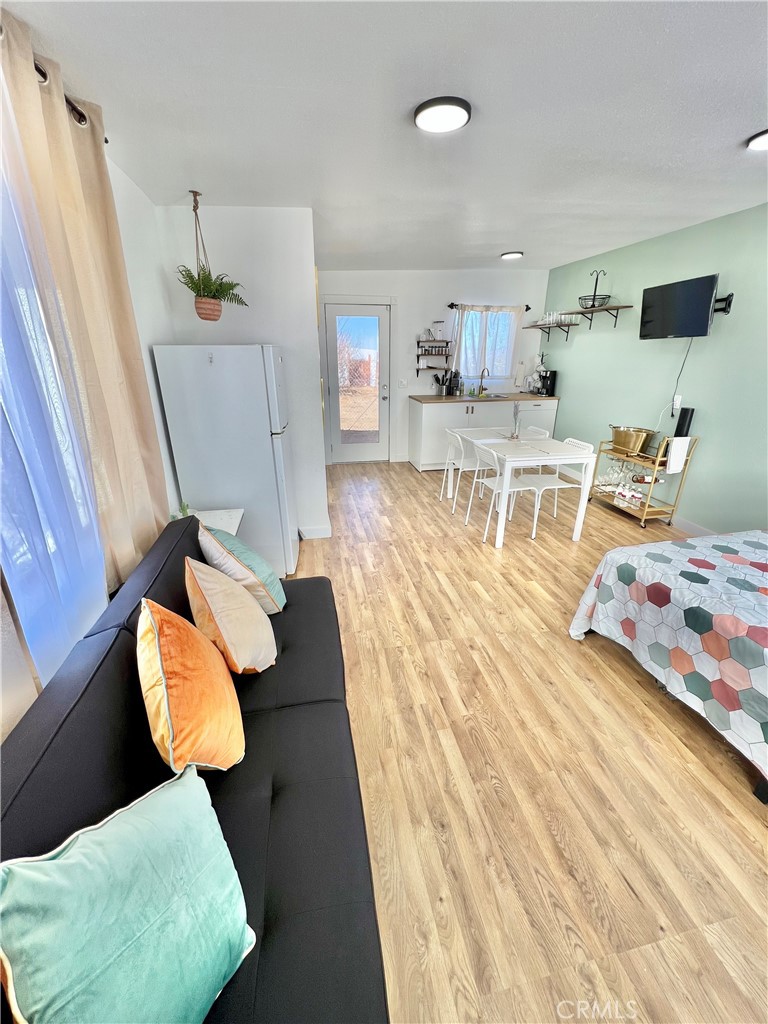 MLS #IV25180774 image #1