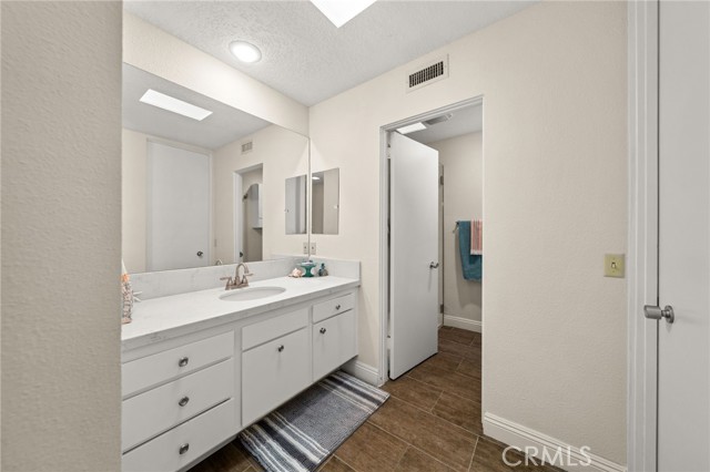 MLS #IV25195077 image #30