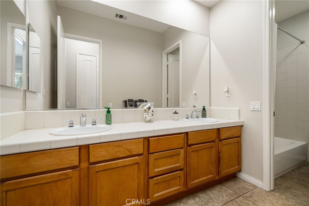 MLS #IV25197370 image #23