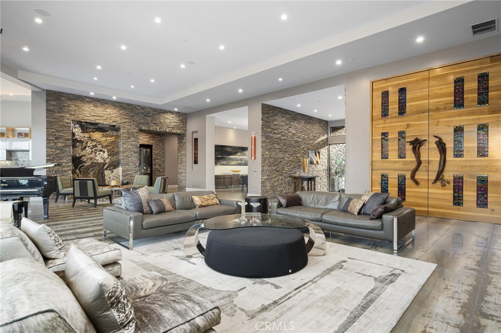 MLS #NP25203027 image #10