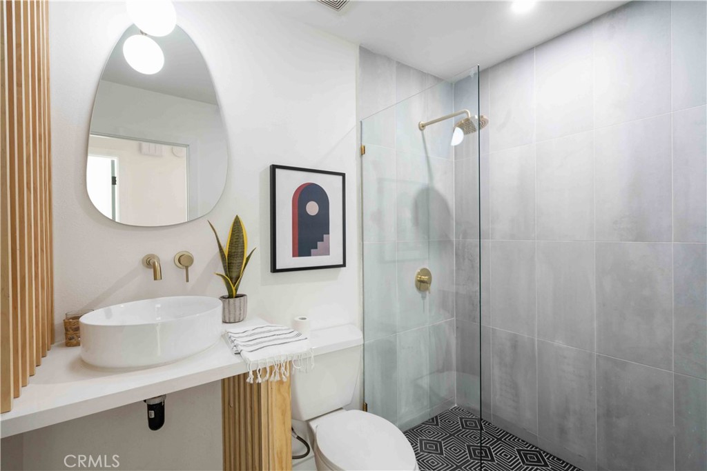 MLS #OC24223209 image #12