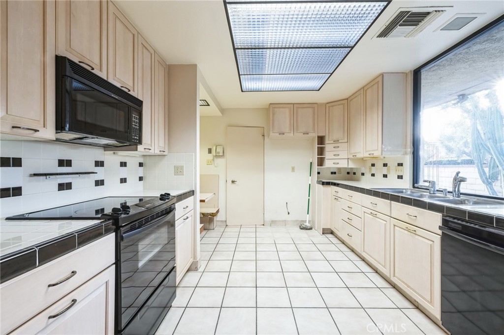 MLS #OC24252741 image #14