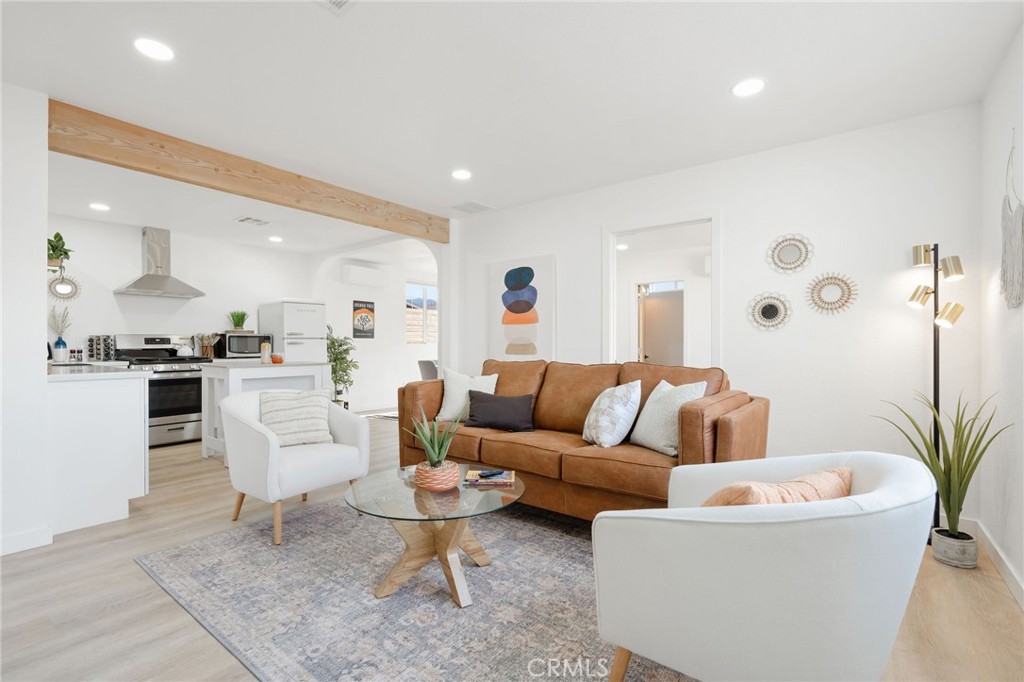 MLS #OC25020993 image #1