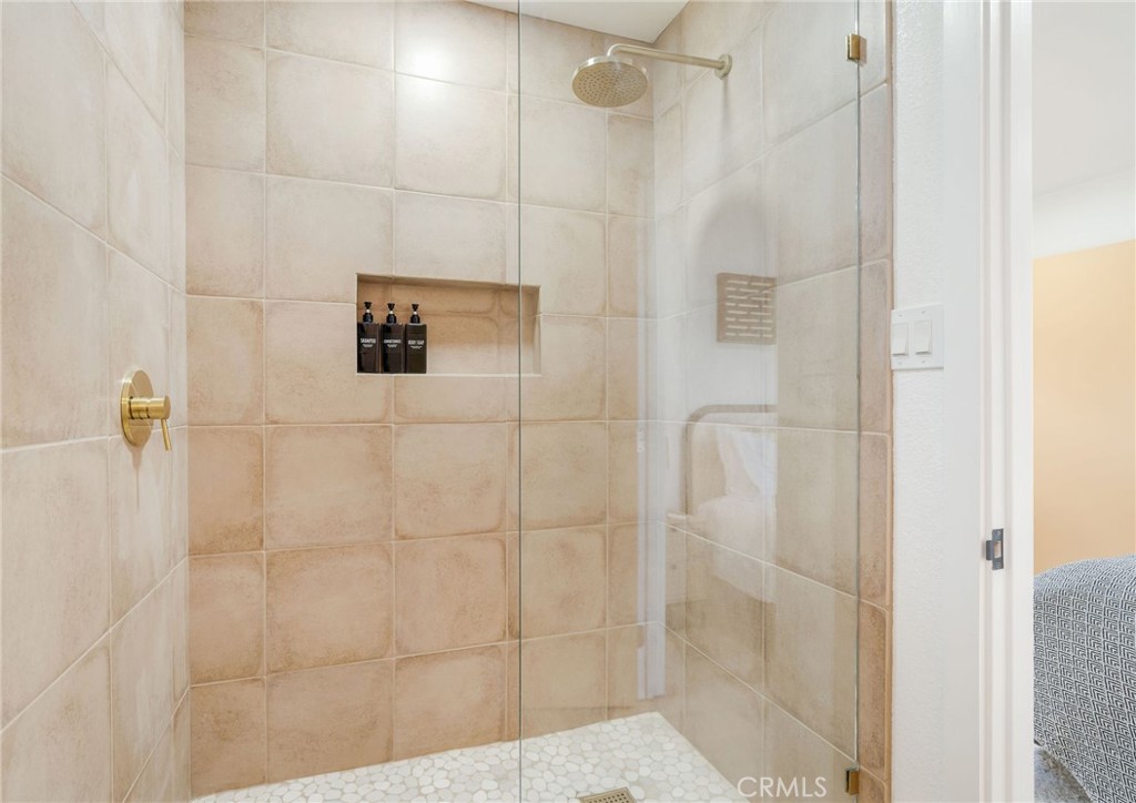 MLS #OC25020993 image #24