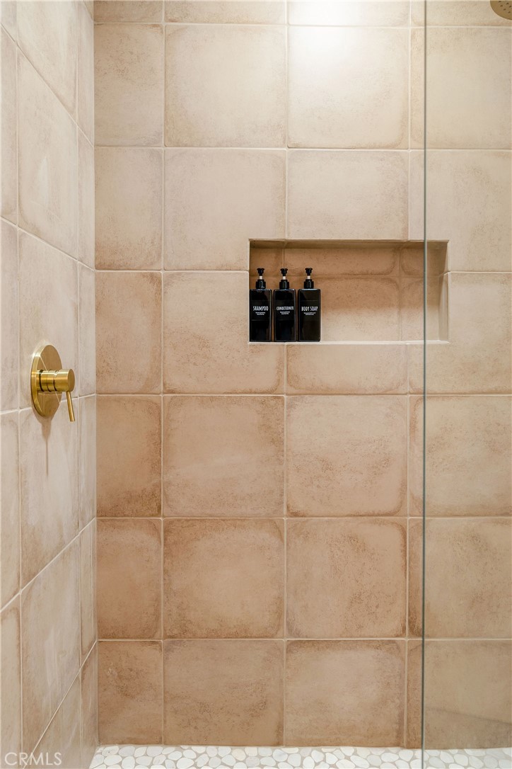 MLS #OC25020993 image #28