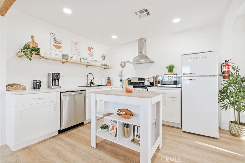 MLS #OC25020993 image #6