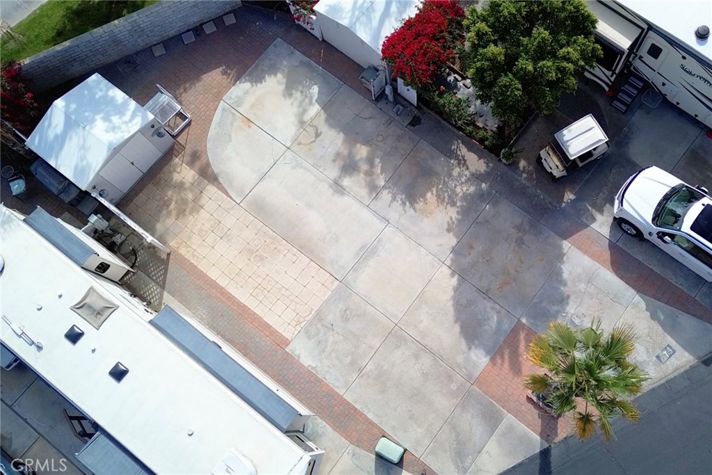 MLS #OC25058300 image #2