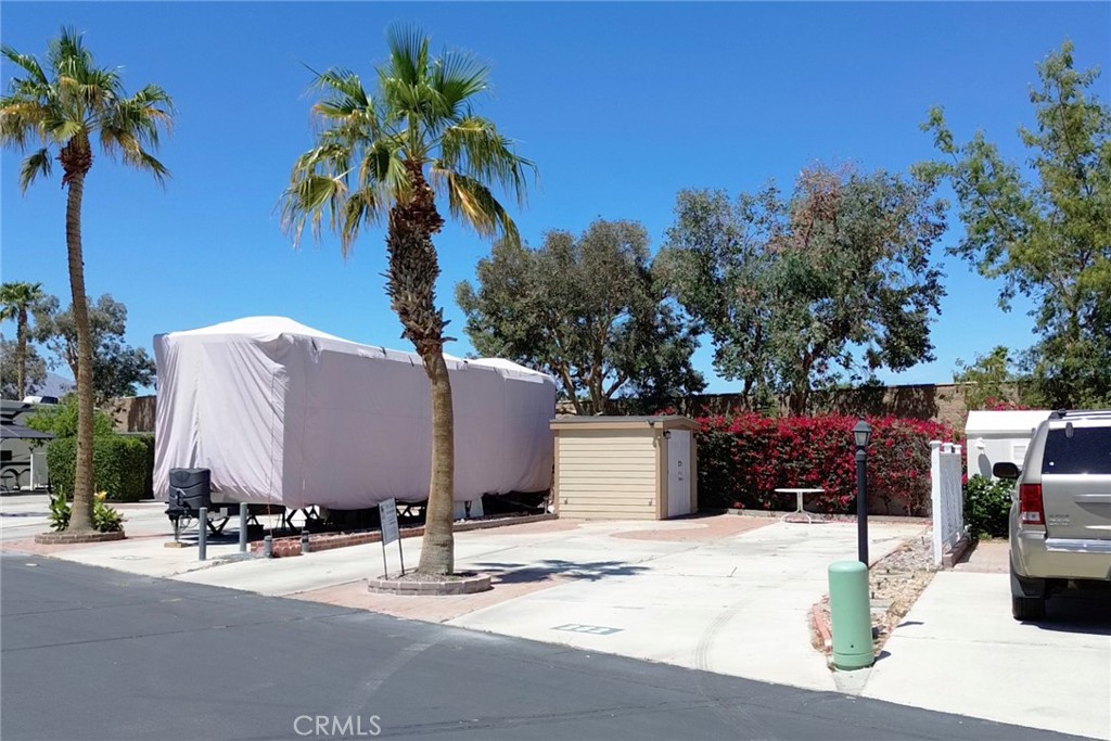 MLS #OC25058447 image #1