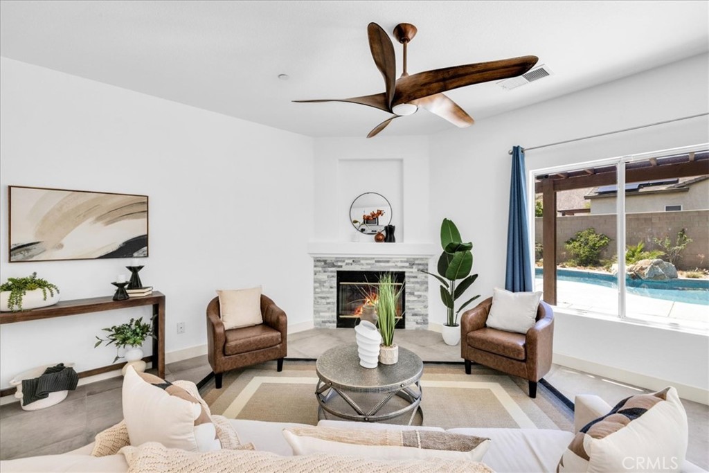 MLS #OC25102142 image #1