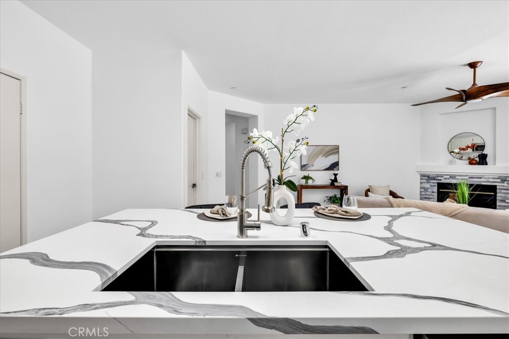 MLS #OC25102142 image #10