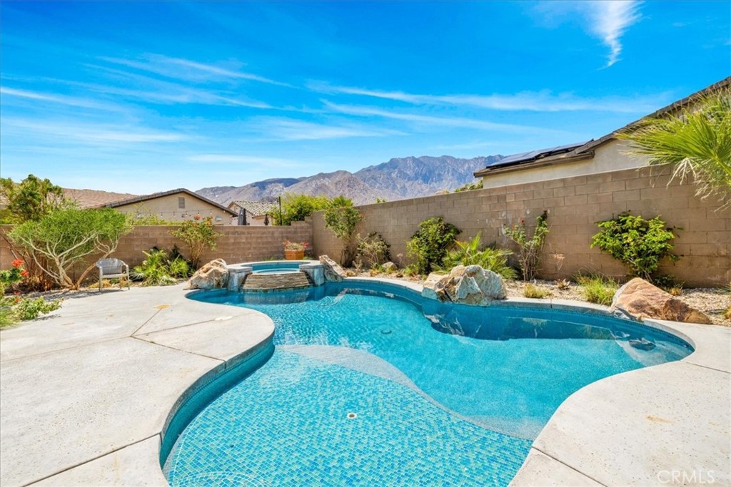 MLS #OC25102142 image #24