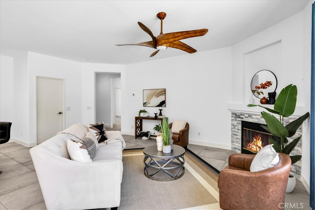 MLS #OC25102142 image #4