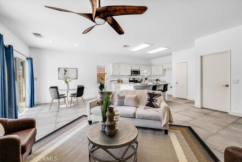 MLS #OC25102142 image #5