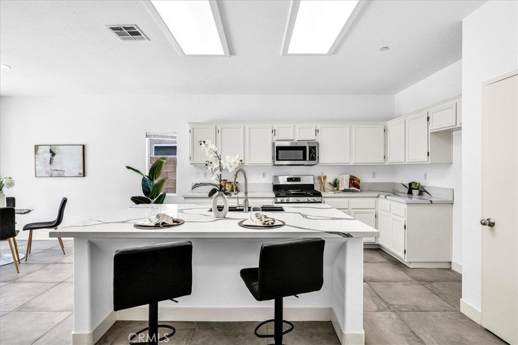 MLS #OC25102142 image #7