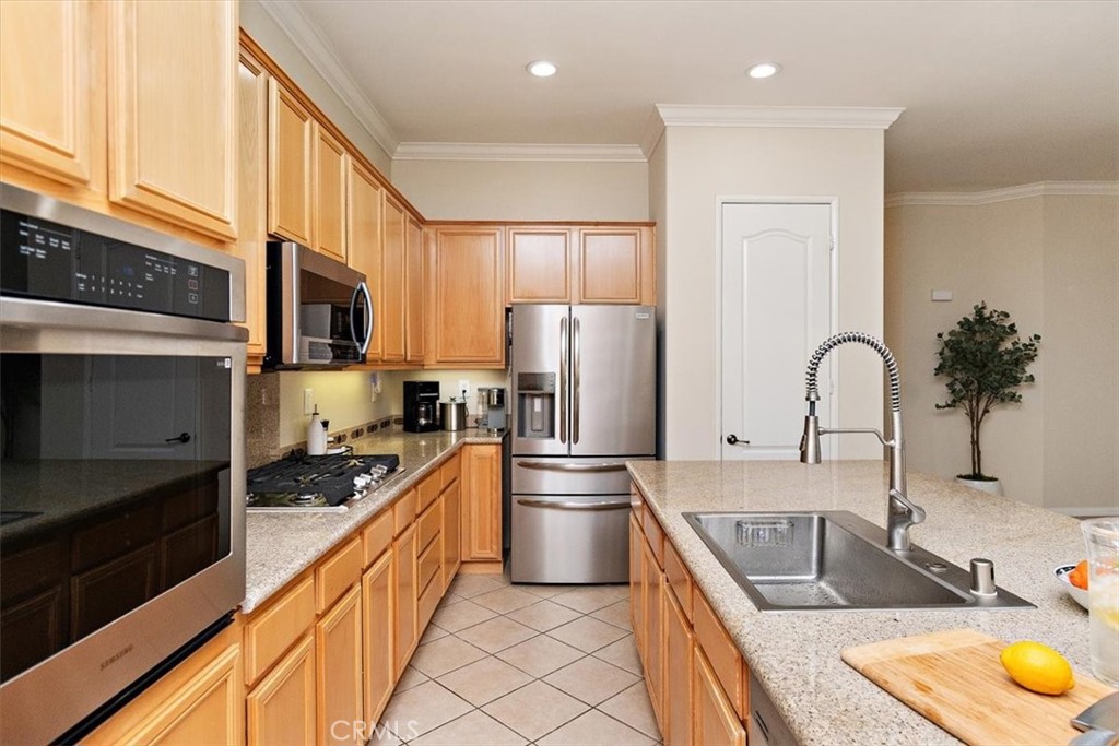 MLS #OC25102698 image #16