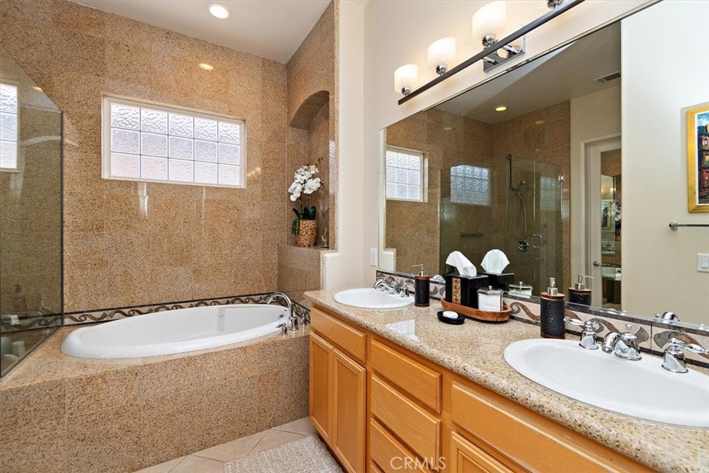 MLS #OC25102698 image #29