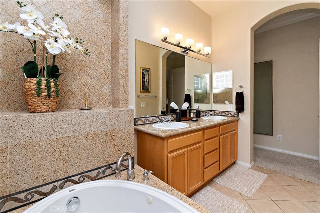 MLS #OC25102698 image #30