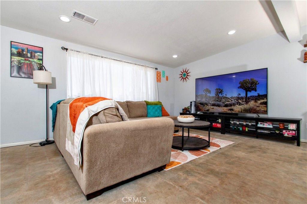 MLS #OC25112114 image #10