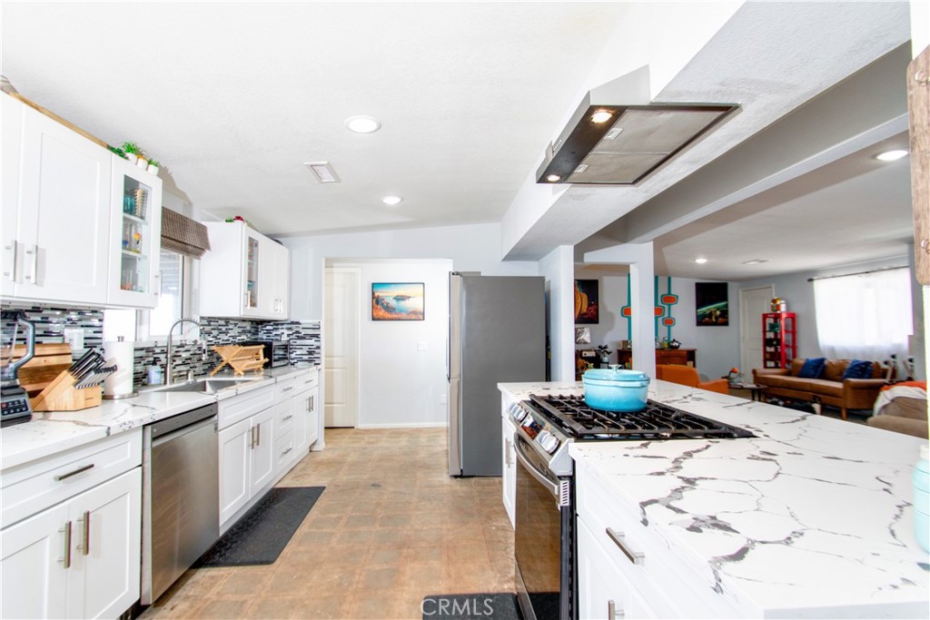 MLS #OC25112114 image #15