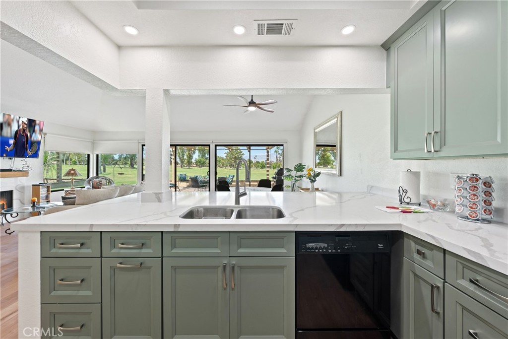 MLS #OC25132589 image #15