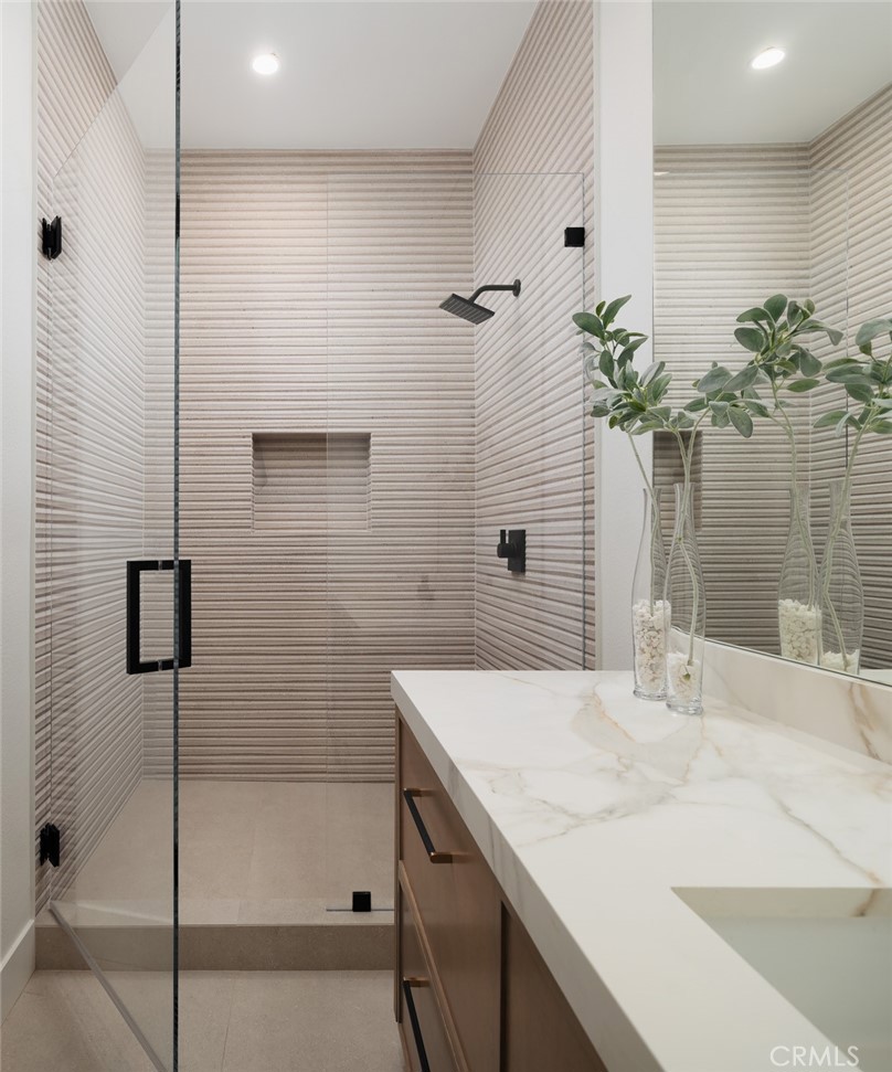 MLS #OC25172407 image #32