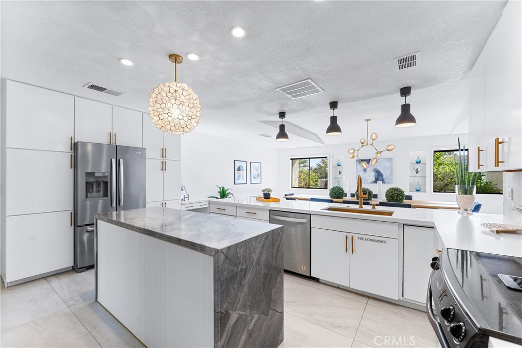 MLS #OC25182081 image #11