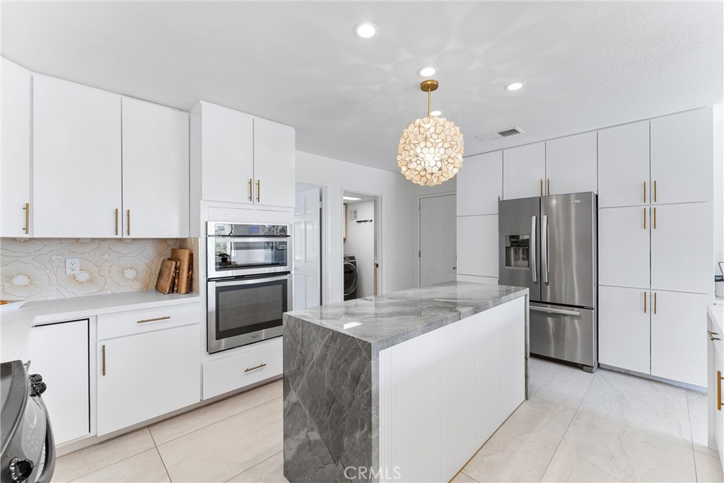 MLS #OC25182081 image #12