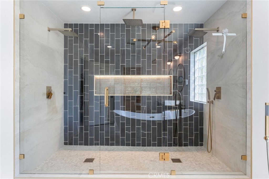 MLS #OC25182081 image #22