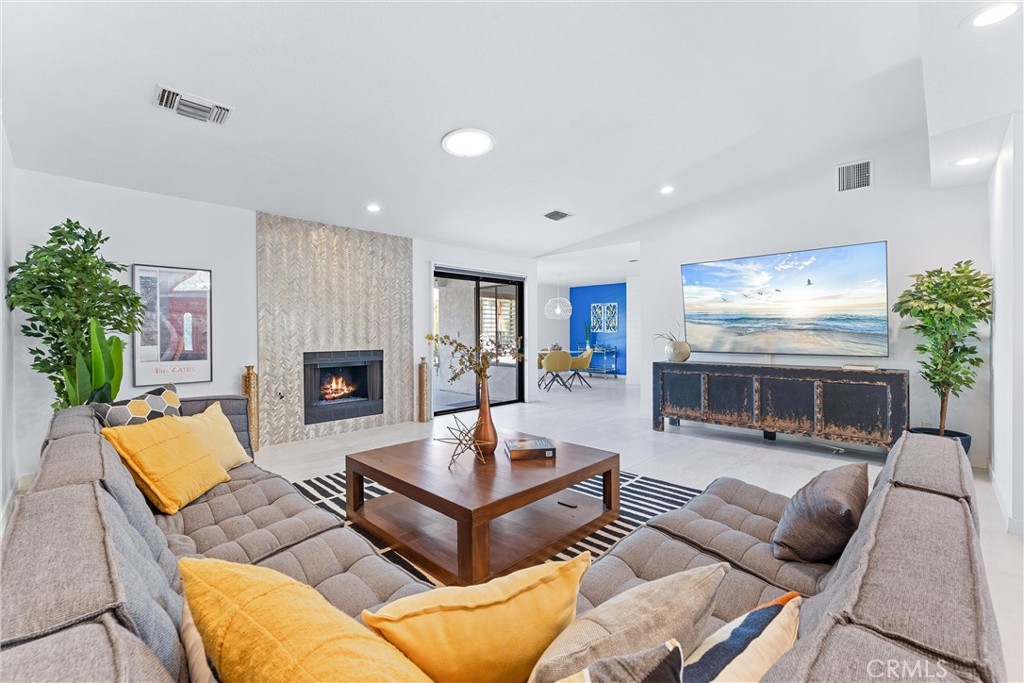 MLS #OC25182081 image #6