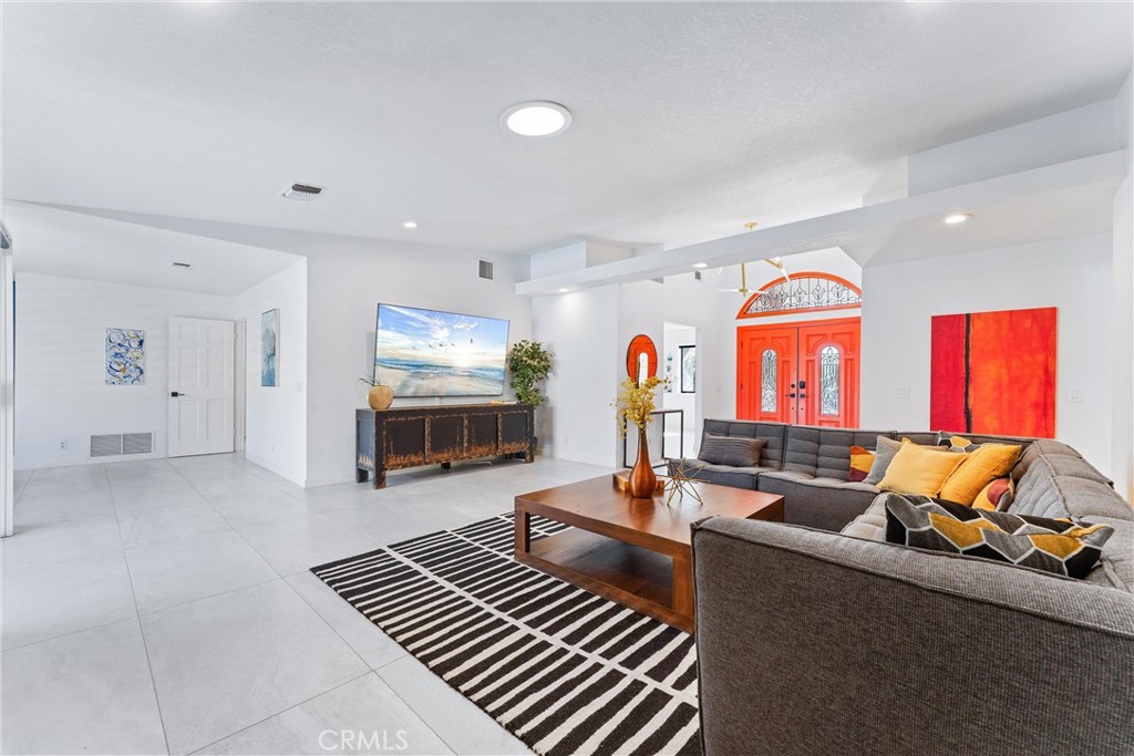 MLS #OC25182081 image #7