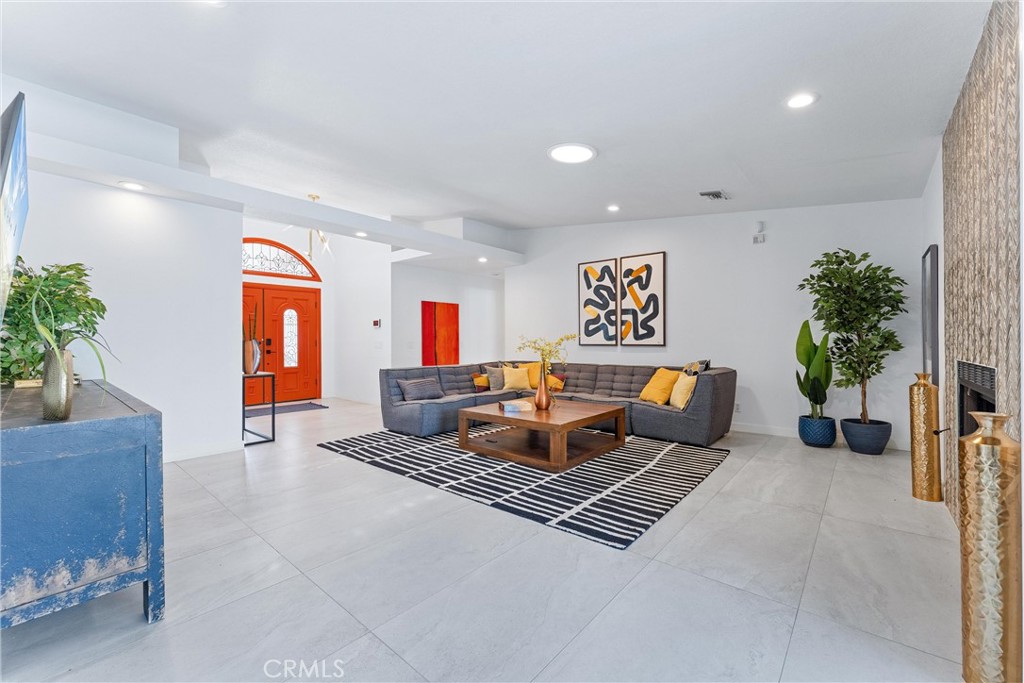 MLS #OC25182081 image #8