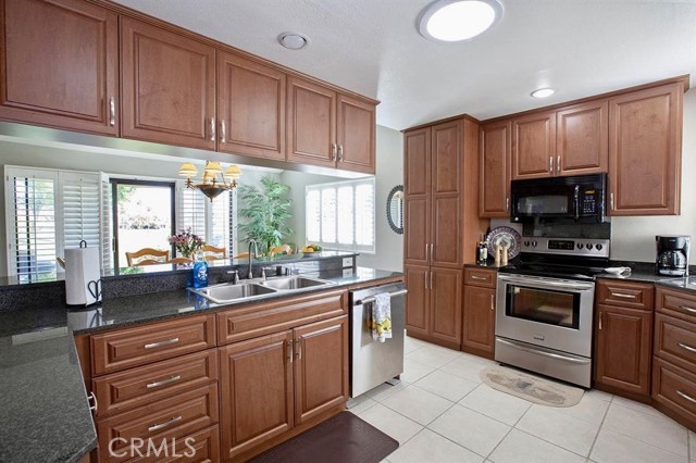 MLS #OC25189372 image #5