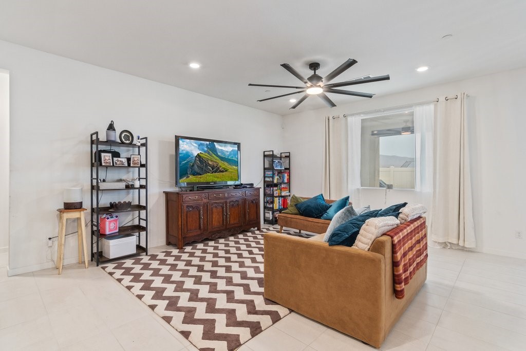 MLS #OC25190034 image #10