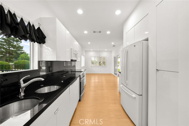 MLS #OC25193559 image #3