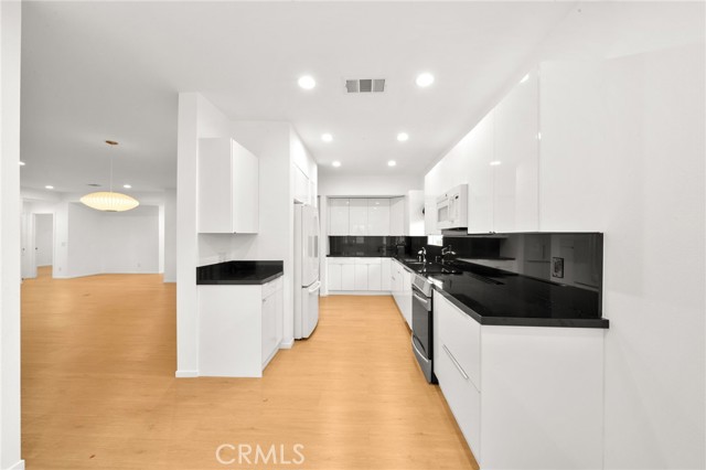 MLS #OC25193559 image #4