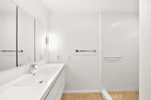 MLS #OC25193559 image #8